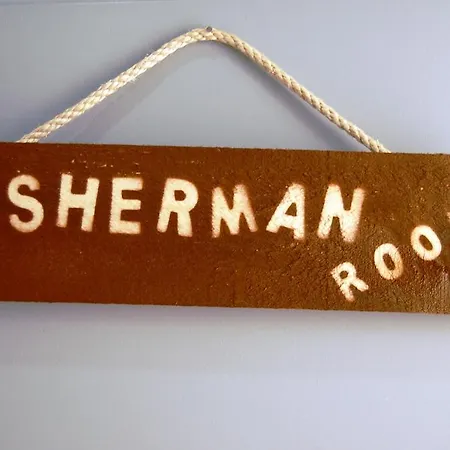 Swordfish Eco-house פניש